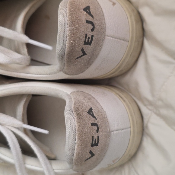 Veja Women's White Sneakers Size 7 (Katie # 21) - Picture 3 of 7